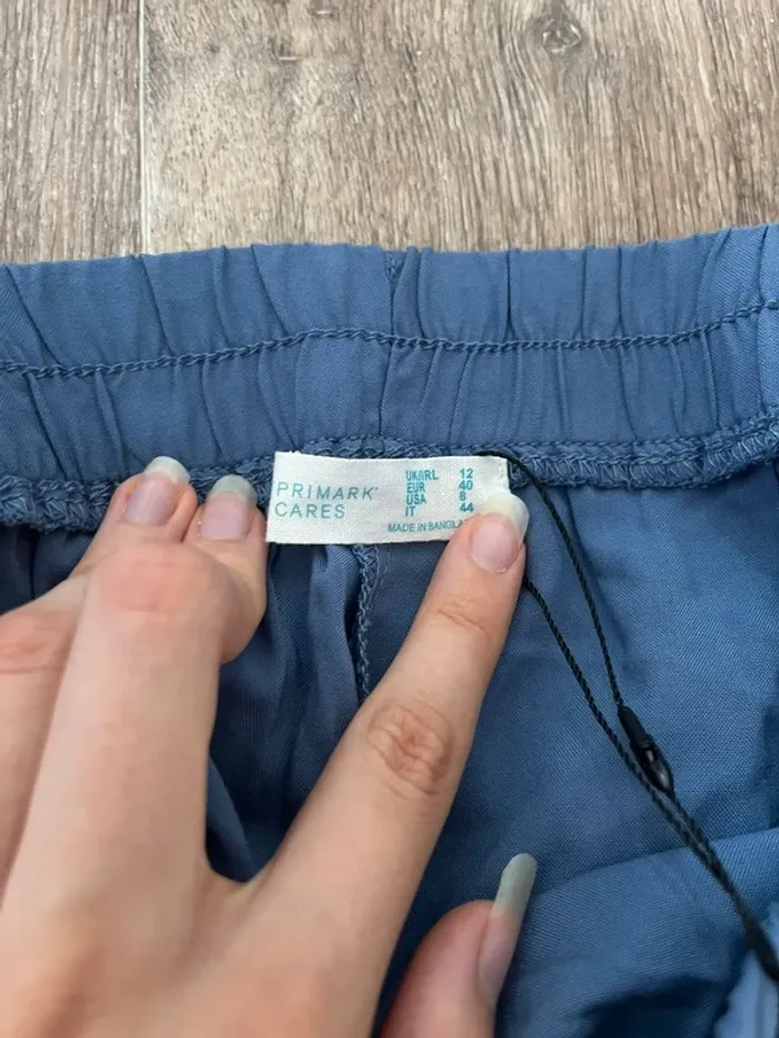 Pantalon bleu style mom resserrer avec une ceinture intégrée. - photo numéro 4