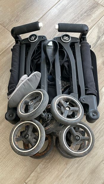 Vends poussette  canne