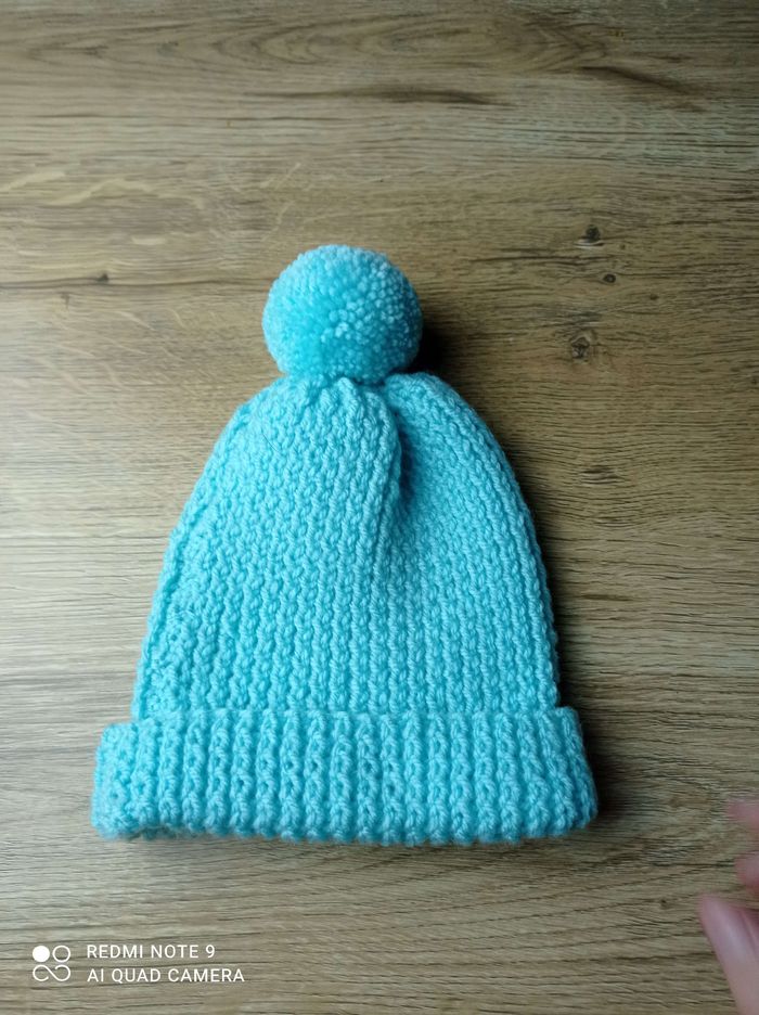 Bonnet fait mains 3/6 mois - photo numéro 2