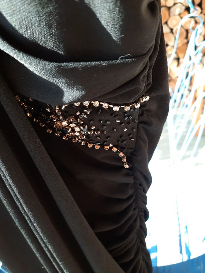 Robe drapée perles et strass - photo numéro 3