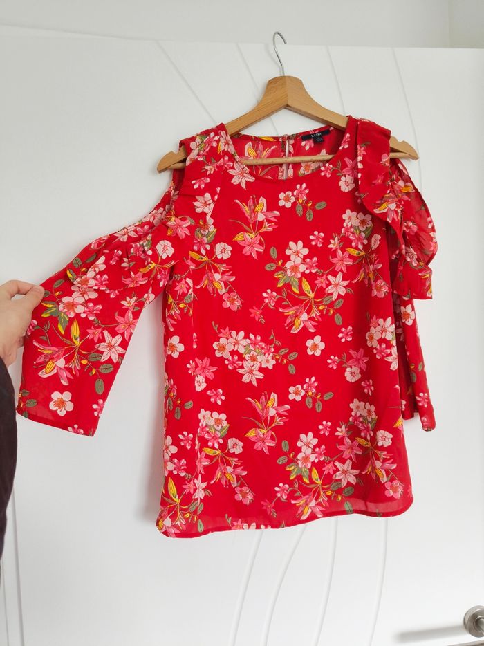 Top haut rouge fleuri épaules dénudées froufrous très beau taille M - photo numéro 4