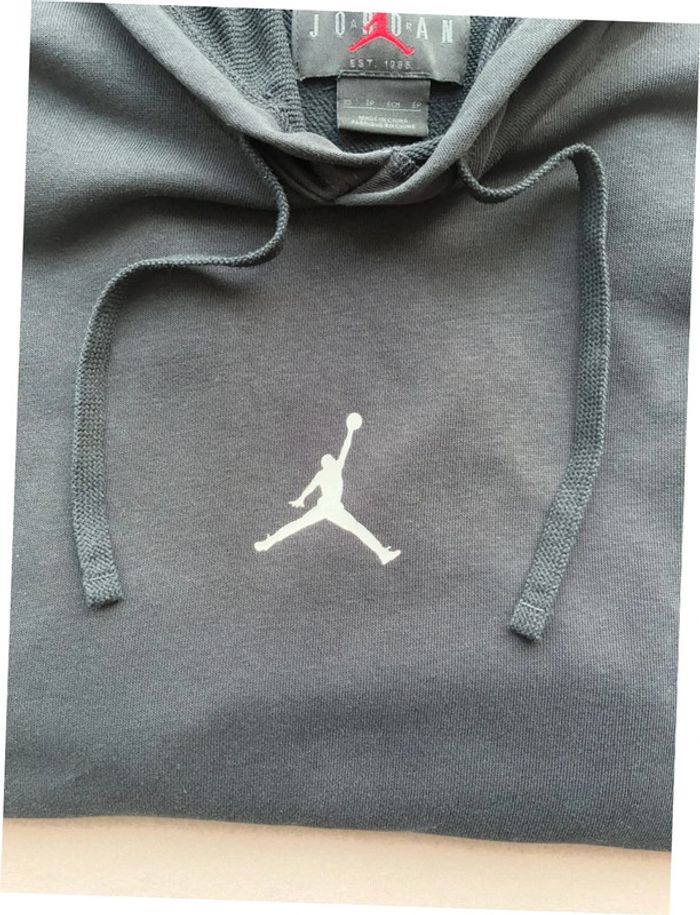 Sweat à capuche noir Jordan taille XS en très bon état - photo numéro 3