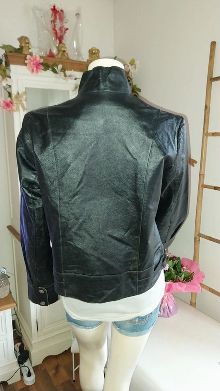 Blouson/ Perfecto/ Veste en cuir véritable noir état neuf  Taille 38 - photo numéro 2