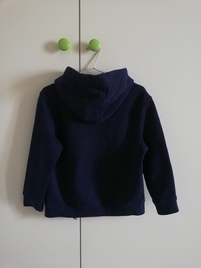 Blouson zippé bleu marine, à capuche, 2-3 ans, Primark, en bon état - photo numéro 2