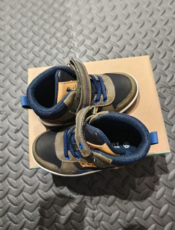 Chaussures neuves pointure 24