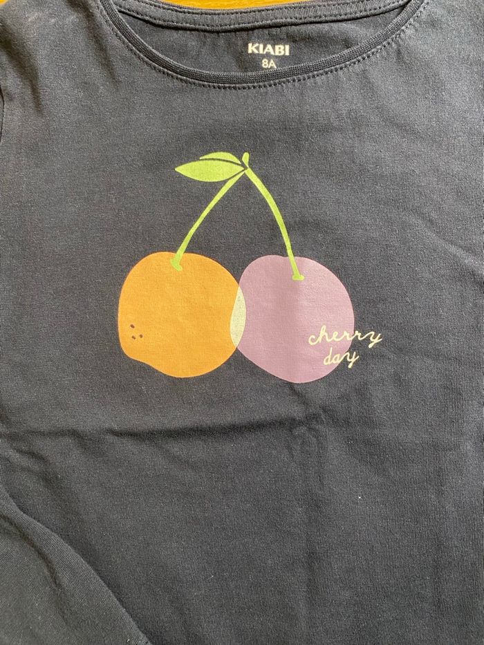 Kiabi T-shirt manches longues cerises noir Taille 8 ans - photo numéro 4