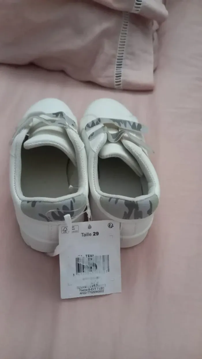 Paire de baskets neuve T29 - photo numéro 4