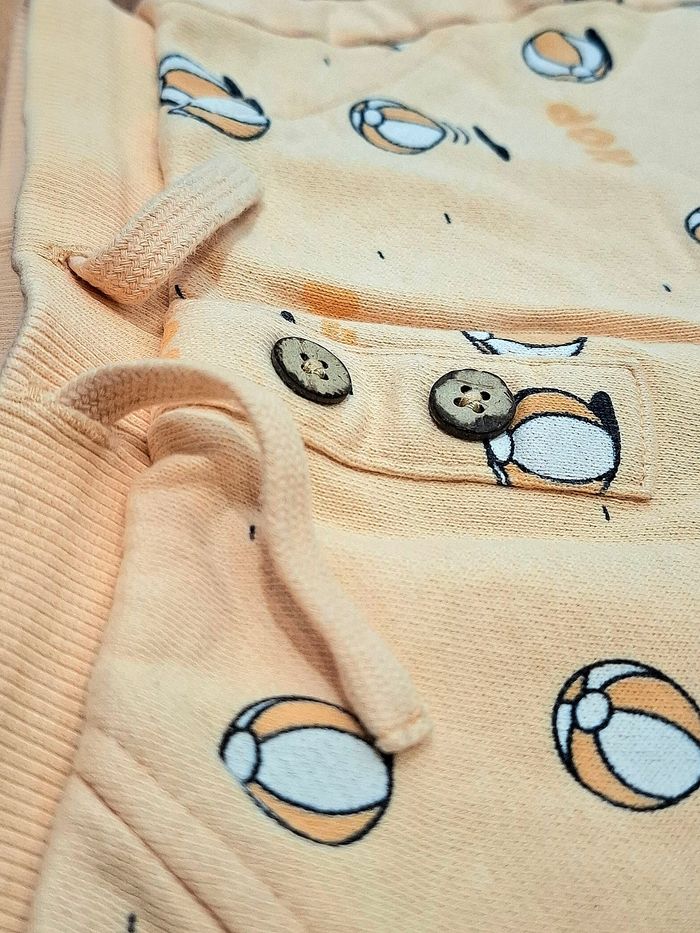 Short enfant garçon Kiabi – 24 mois / 2 ans – orange abricot – ballons de plage - photo numéro 3