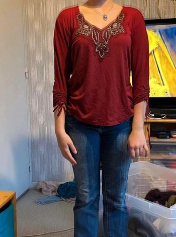Tres  jolie  t  shirt  encolure perle taille  40