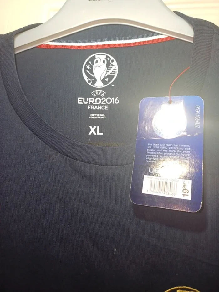 T-shirt Official Licensed Product - photo numéro 3