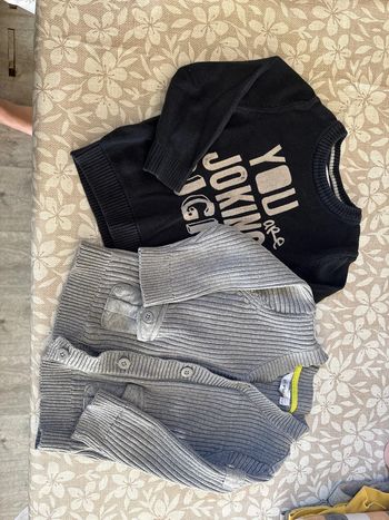 Lot garçon, un pull un gilet 24 mois