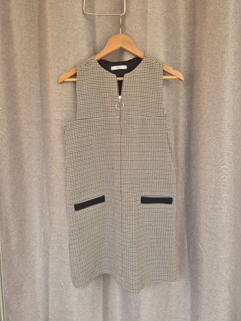Robe sans manches taille M Mango
