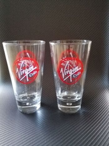 Lot de 2 verres collector Virgin cola en très bon état
