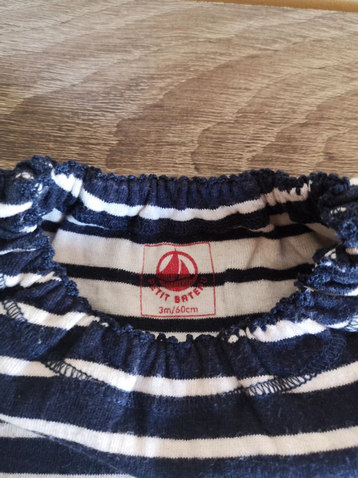T-shirt Petit Bateau ligné bleu marine et blanc 3 mois - photo numéro 3