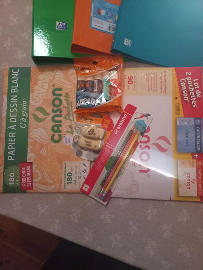 Fournitures scolaires lot - photo numéro 2