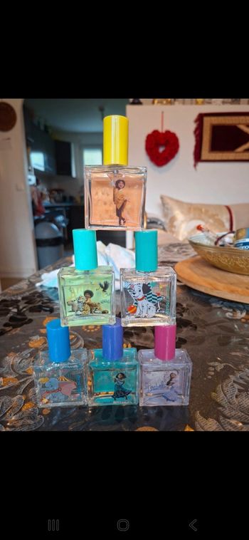 Lots  de 6 parfums bouteille 20 ml neuf Disney