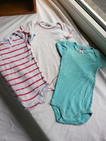 Lot bodies petit bateau 6 mois
