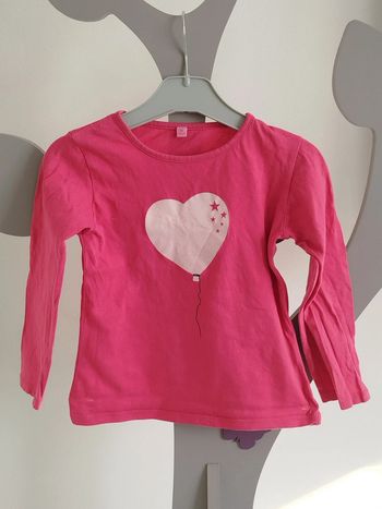 Tee-shirt manches longues fuschia thème ballon Kiabi taille 6 ans