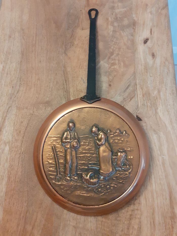 Poêle en cuivre décorative