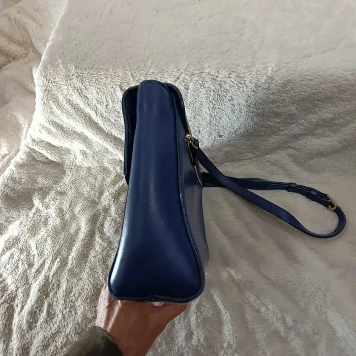 Sac bandoulière Lancaster bleu marine en cuir lisse, chaîne dorée amovible S046 - photo numéro 8