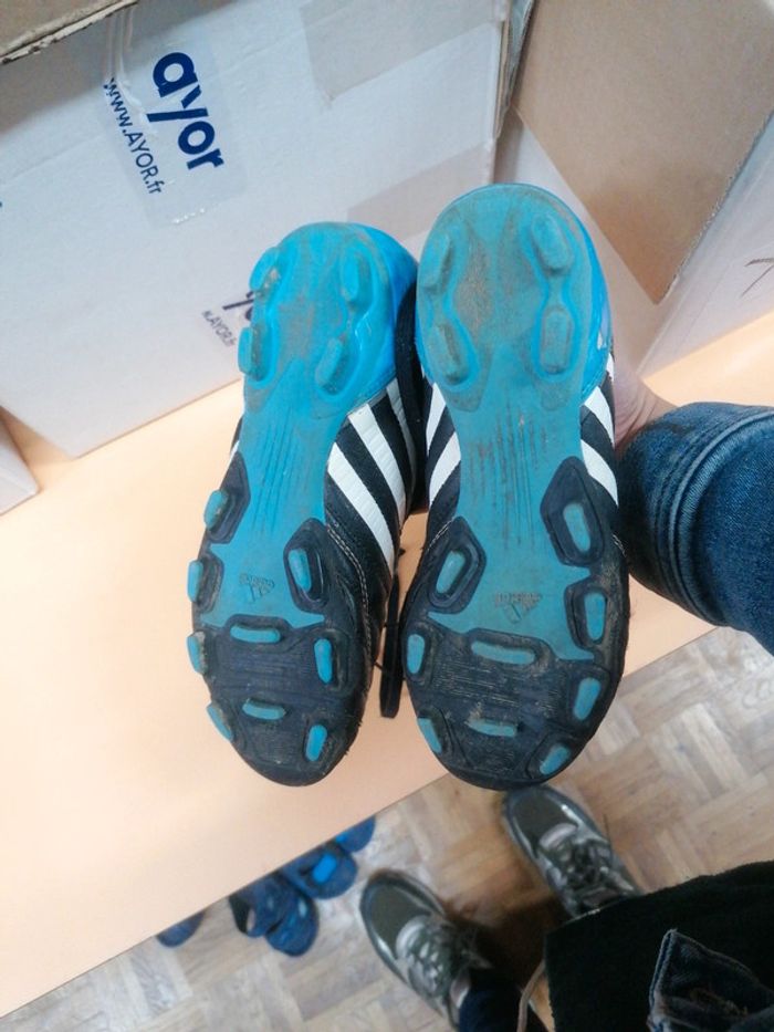 Chaussure de foot Adidas noir et bleu 35 - photo numéro 2