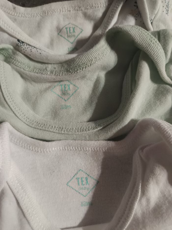 Lot bodies fleuris 12 mois - photo numéro 5