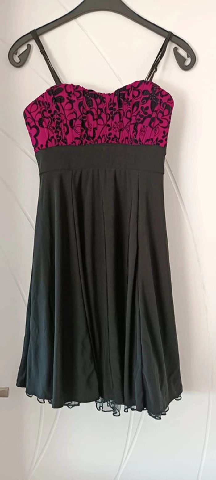 Robe noir et fuschia