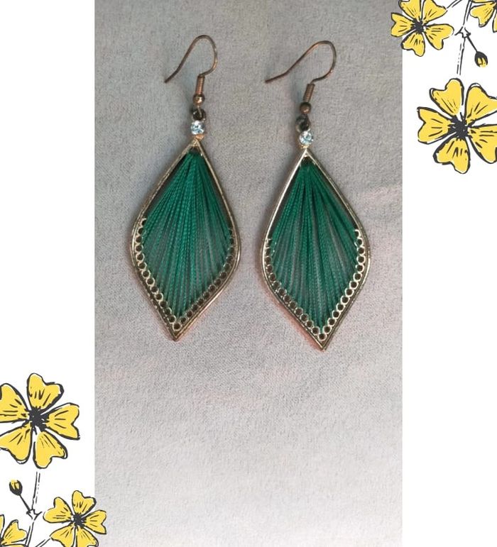 Boucles d’oreilles goutte ajourée vert émeraude et doré - photo numéro 2