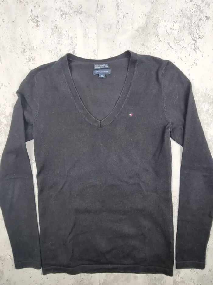 Pull fin col V Tommy Hilfiger noir – Taille S Femmes (mesures en photos) - photo numéro 3