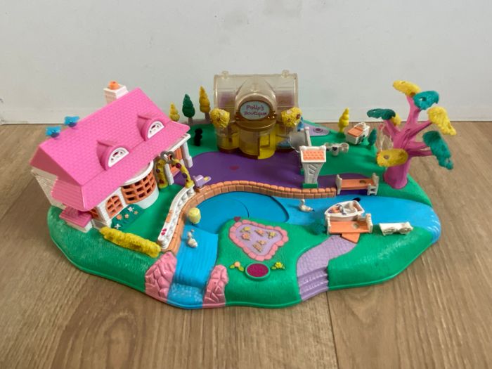 Polly Pocket Magical Movin Pollyville 1996
