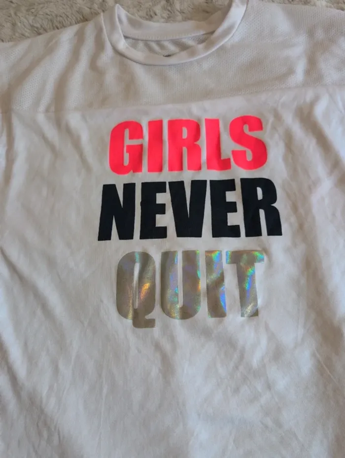 T-shirt fille. 8 ans. Reebok. Neuf - photo numéro 2