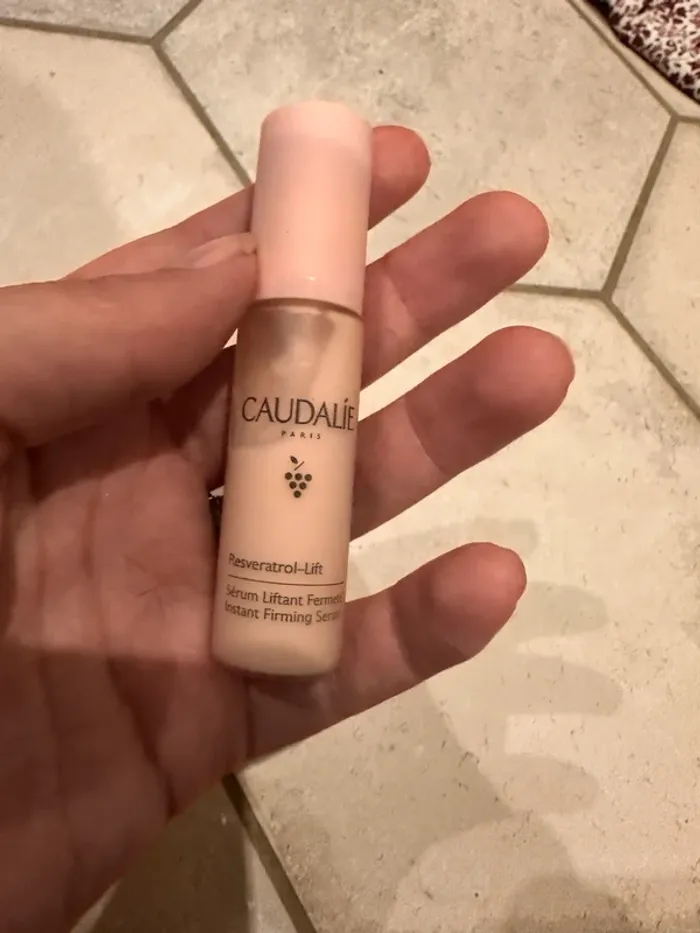 Sérum liftant resveratrol caudale