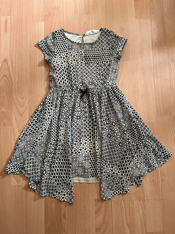 Jolie robe d’été H&M noire et beige T. 5-6 ans fille taille