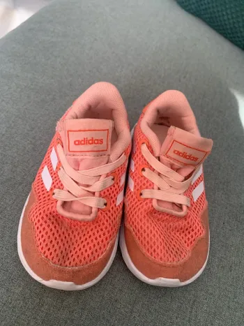 Baskets Adidas bébé, parfaites pour l'été !