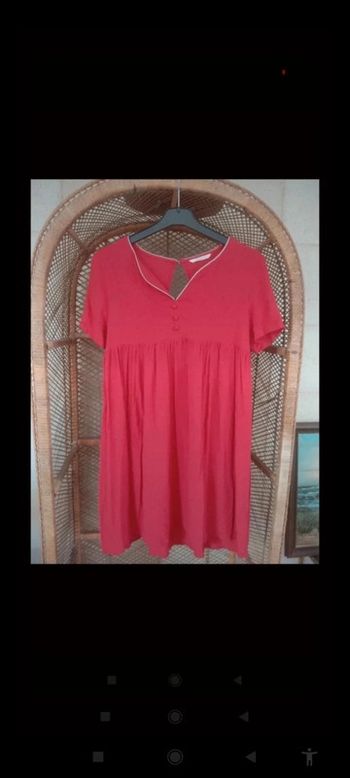 Robe rouge fluide élégante dos nu camaïeu