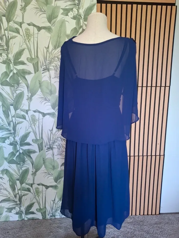 Robe de soirée  avec châle - photo numéro 2