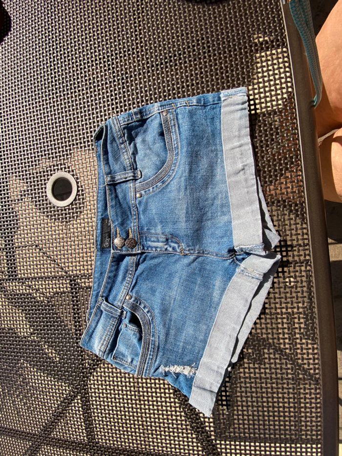 Short en jean Groggy taille 42 - photo numéro 2