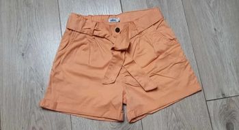Short orangé gémo avec ceinture assortie 10 ans en très bon état