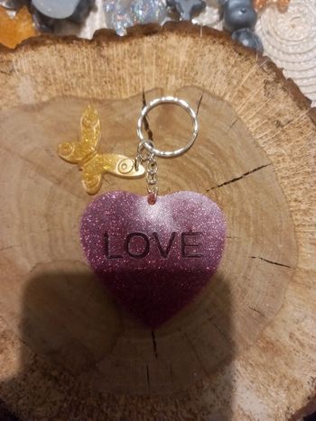 Porte clé cœur love et papillon résine epoxy