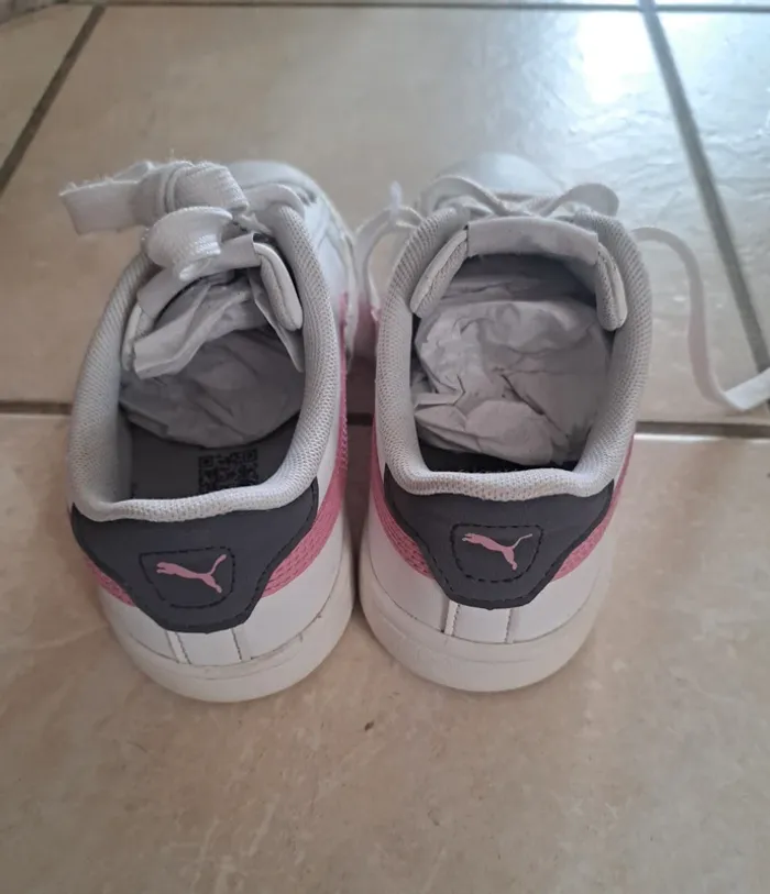 Baskets blanches/rose pointure 30 👧 Puma en TBE - photo numéro 5