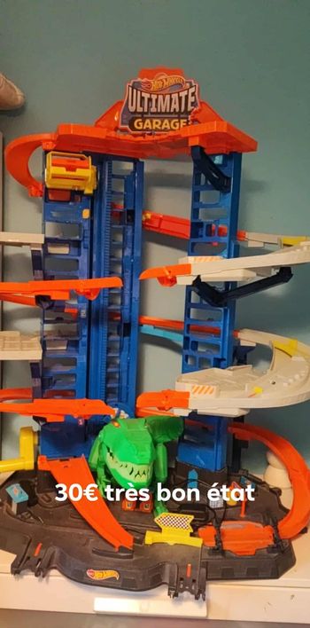 Hot wheel garage dino