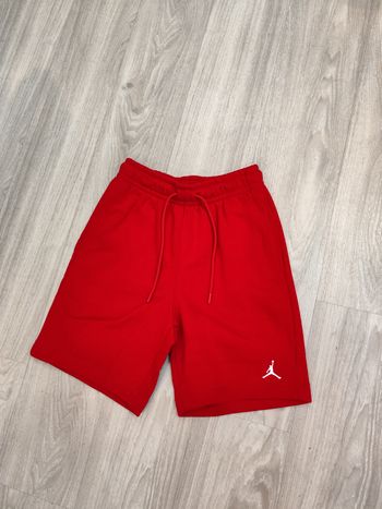 Short Jordan rouge taille XS