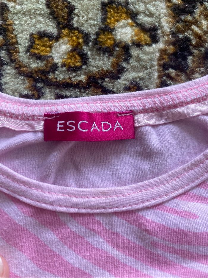 Pull ESCADA taille 2 ans - photo numéro 2