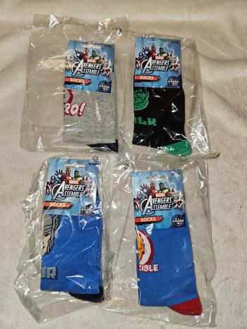 Chaussette lot de 4 disney marvel advengers 31 / 34 disneyland paris disney store 