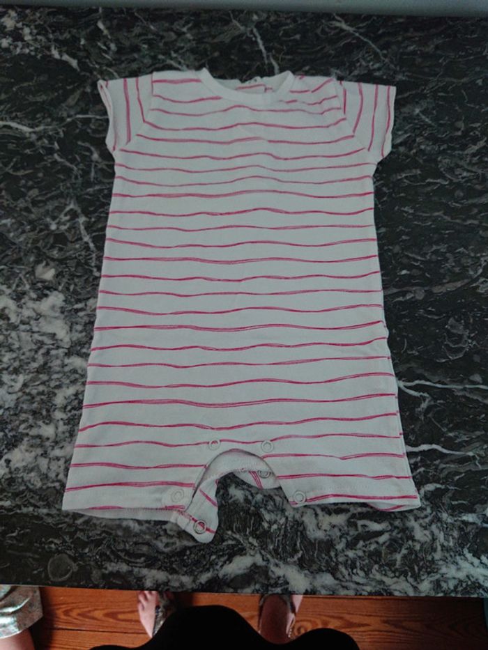 Grenouillère blanche à rayures rouges t. 6 mois Les bébés sont comme ça