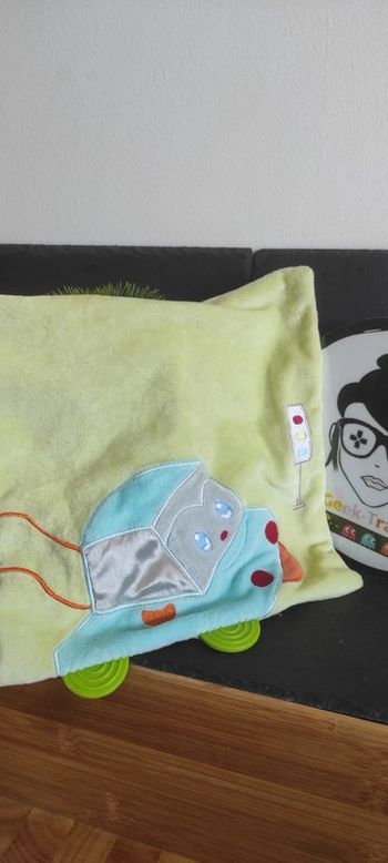 Doudou plat vert voiture carré mouchoir dentition kiabi kitxhoun bleu rouge Feu