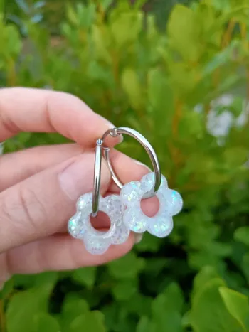 Créole argenté fleur pailleté blanche