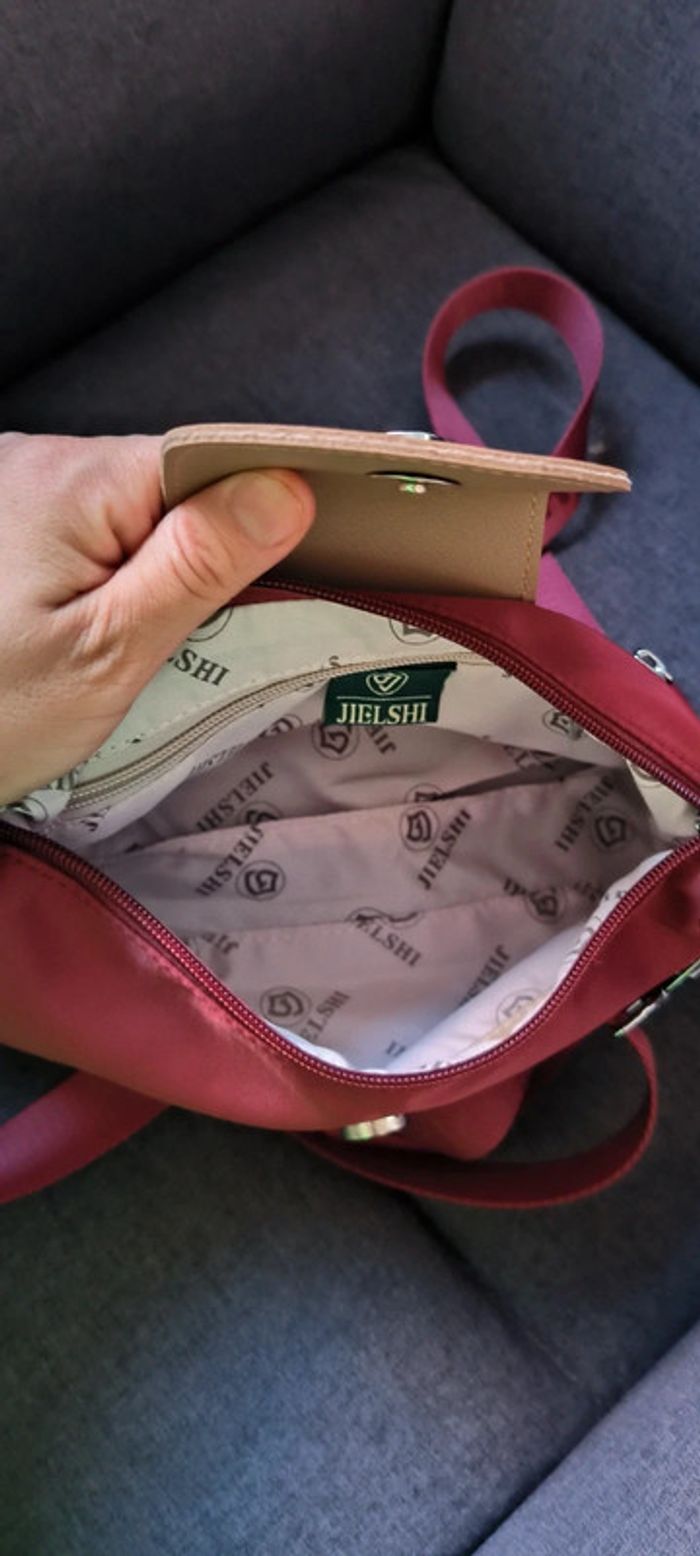 Sac à bandoulière de très bonne qualité avec compartiment - photo numéro 10