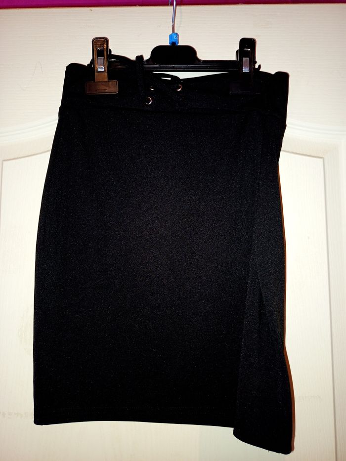 Jupe courte noire laçage taille