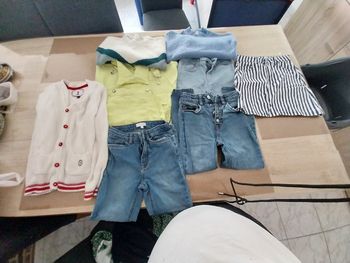 Lot de vêtements et chaussures pour fille de 6-7  ans .pointure  28- 31